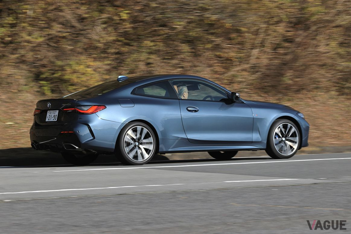 2020年10月に発表されたBMW新型「4シリーズ」。巨大なキドニーグリルが特徴だ