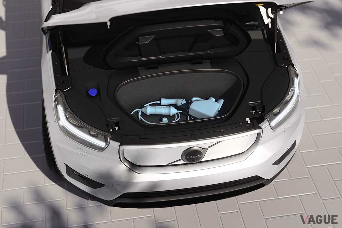 フルEVのボルボ「XC40 リチャージP8 AWD」。ボンネット下には荷室がある