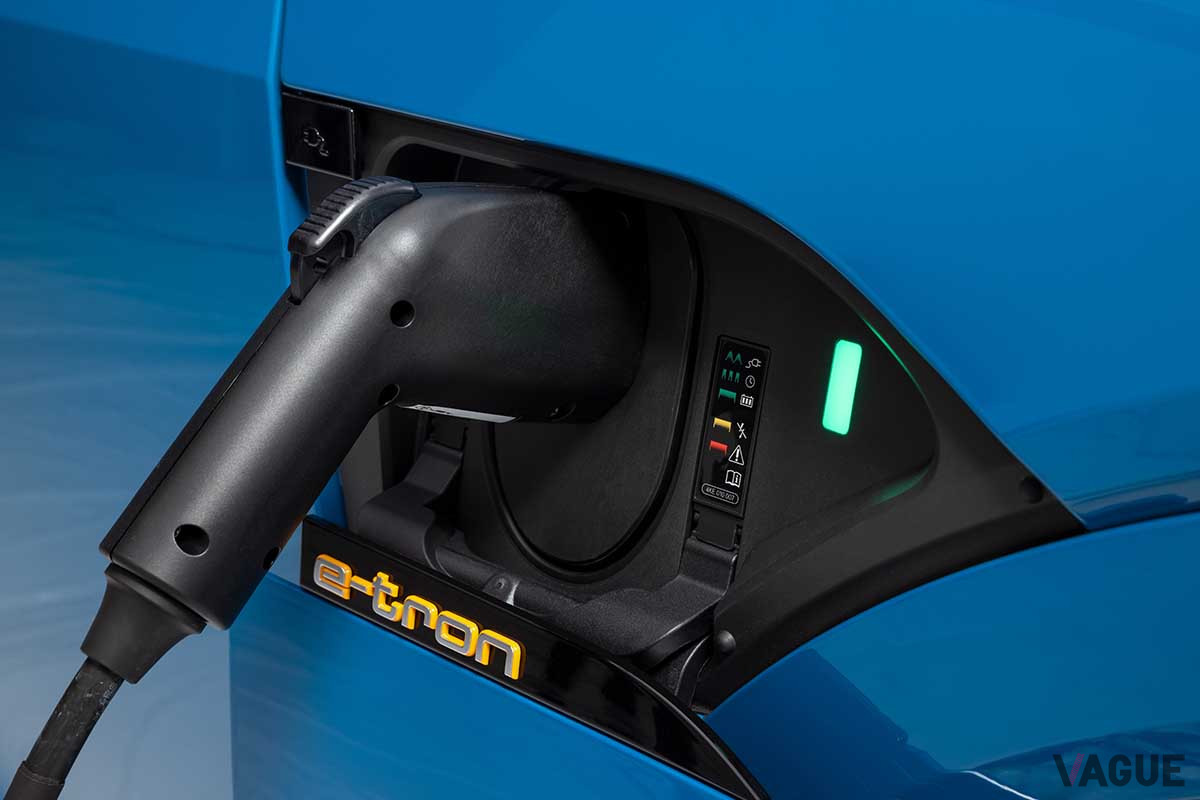 アウディ「e-tron 50クワトロ」の急速充電リッド