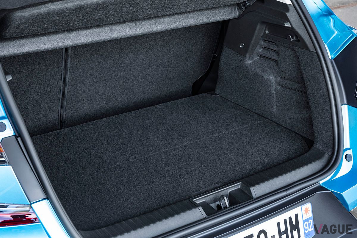 ルノー「キャプチャーE-TECH プラグインハイブリッド」の荷室
