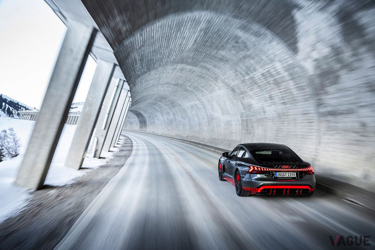 アウディ「e-tron GTコンセプト」走行テストの様子