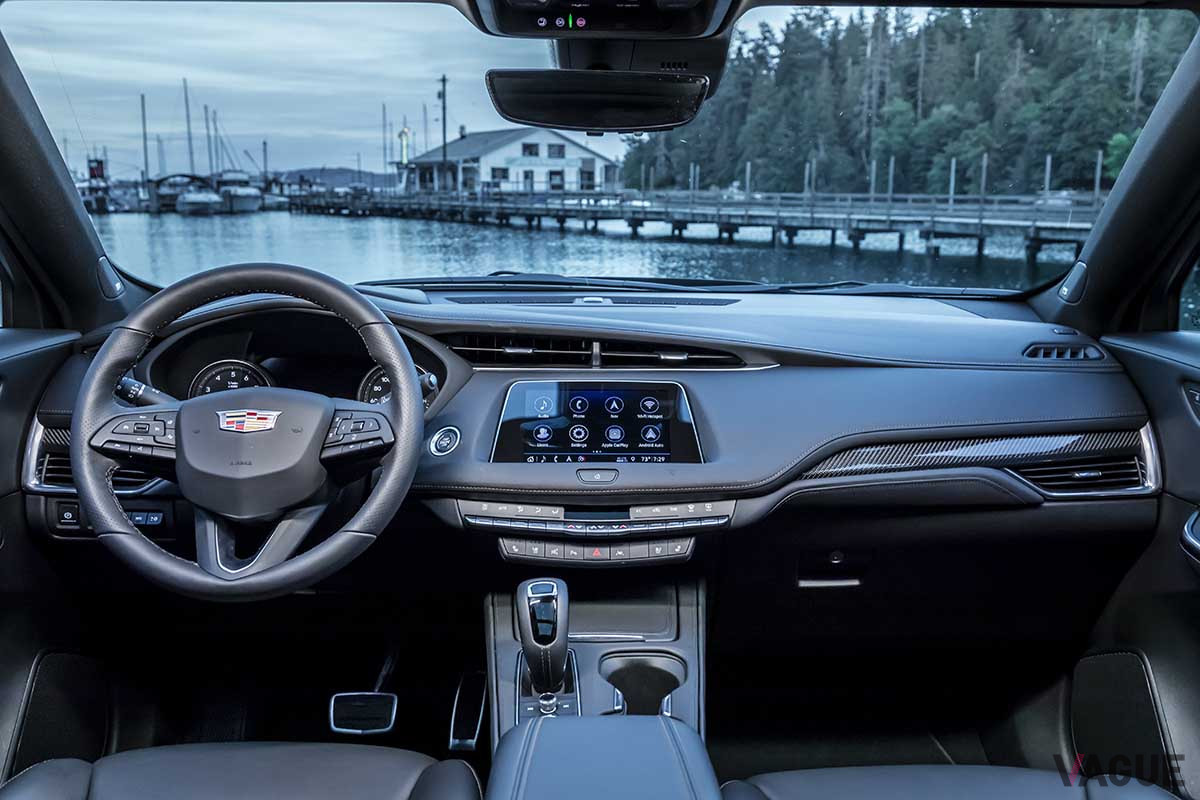 コンパクトSUV「キャデラックXT4」のインパネ。日本仕様もすべて左ハンドルとなる