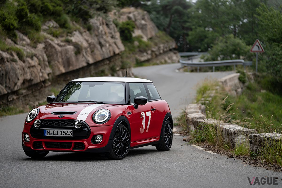 モンテカルロラリーのチュリニ峠と限定車「MINIパディ・ホプカーク エディション」