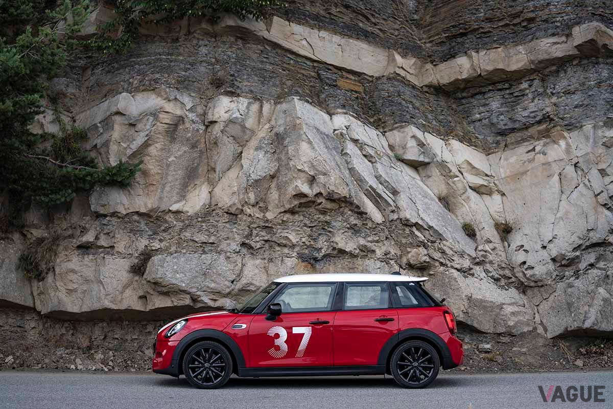 モンテカルロラリーのチュリニ峠と限定車「MINIパディ・ホプカーク エディション」