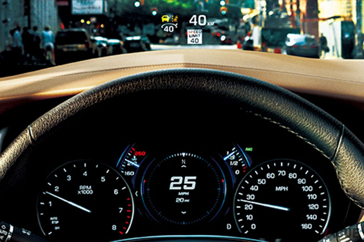 キャデラック「XT5」のメーター