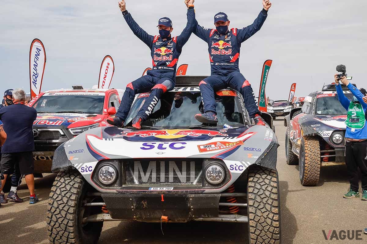 ダカールラリー2021で総合優勝を果たしたXレイド・MINI・JCWチームのステファン・ペテランセル選手／エドワール・ブランジェ選手