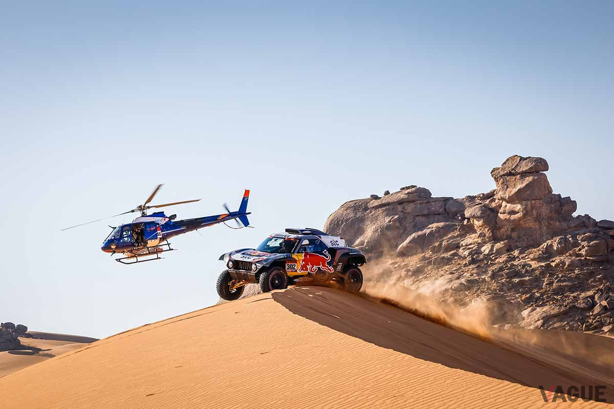 ダカールラリー2021で総合優勝を果たしたXレイド・MINI・JCWチームのステファン・ペテランセル選手／エドワール・ブランジェ選手組の「MINI JCWバギー（#302）」