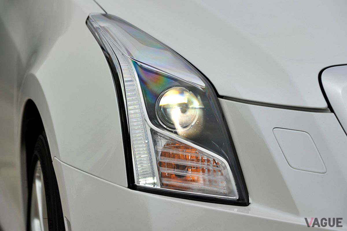 キャデラック「XTS」のヘッドライト