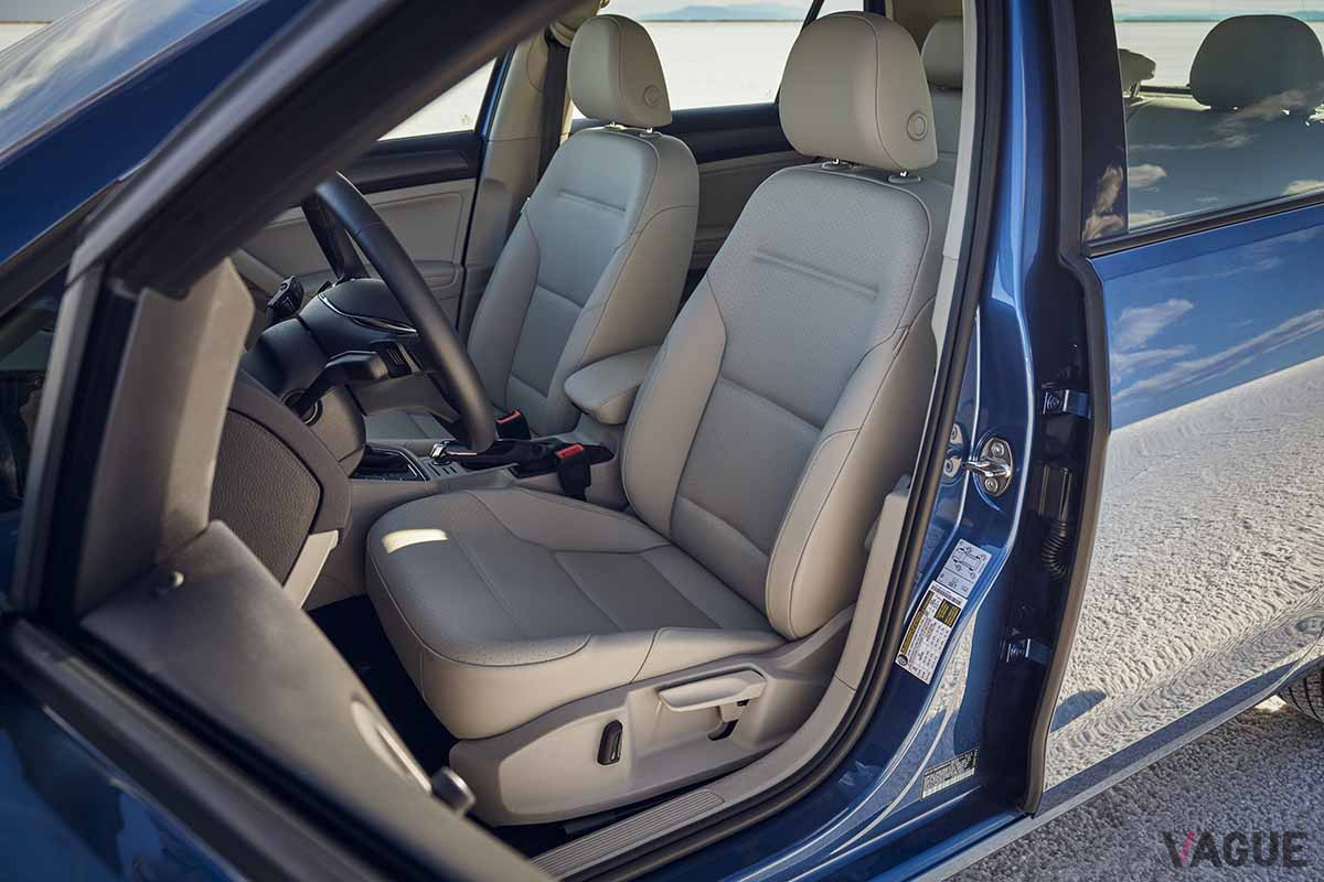 現行型7世代目VW「ゴルフ」米国仕様のフロントシート