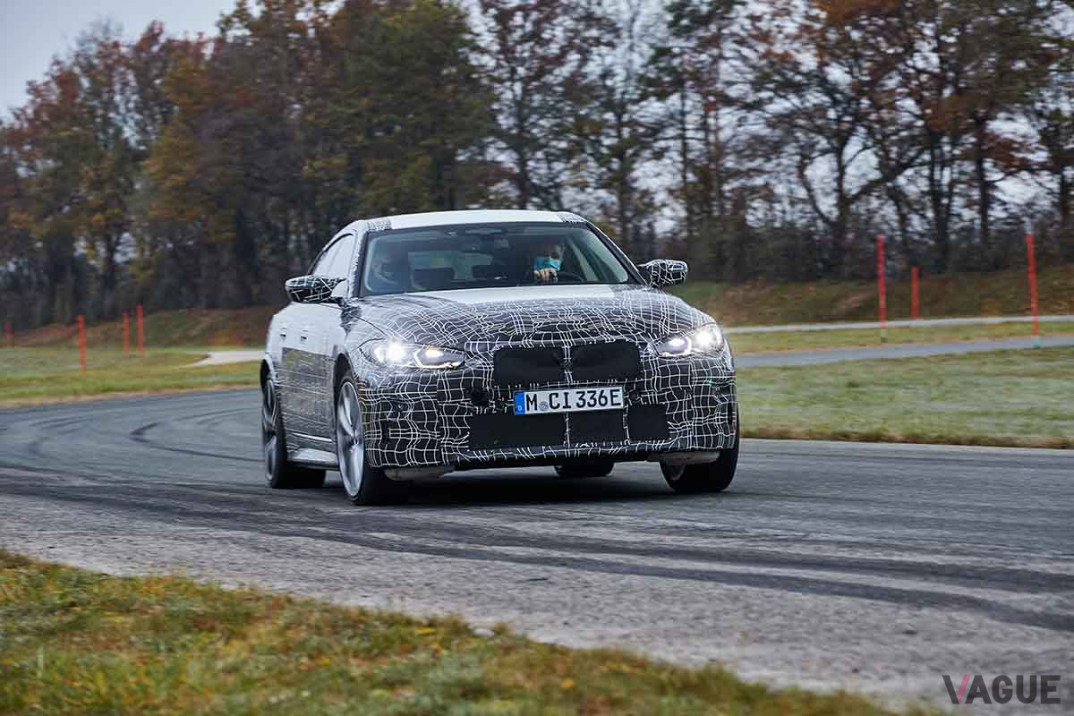 最終走行テストをおこなうBMW初となる4ドアグランクーペタイプの電気自動車（EV）「i4」