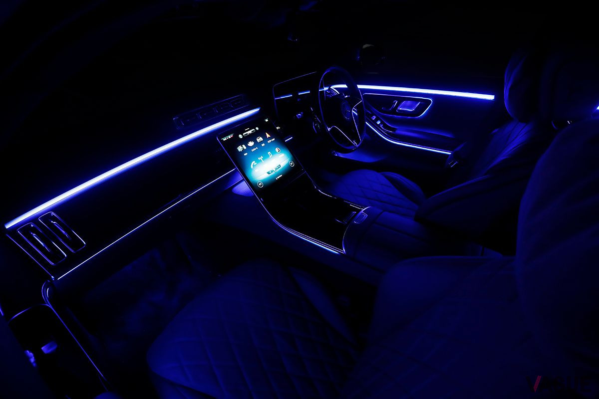 メルセデス・ベンツ新型「S500 4MATIC」の室内。アンビエントライト