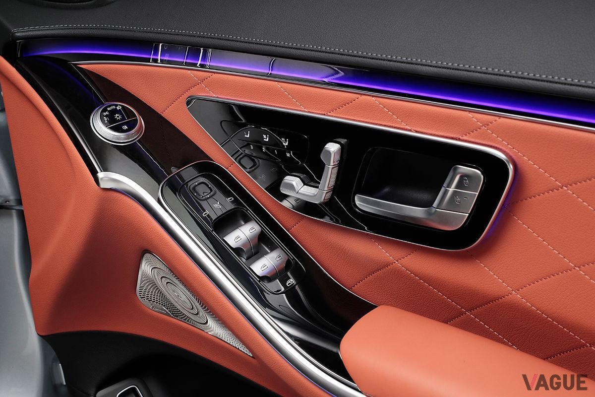 メルセデス・ベンツ新型「Sクラス」のドアハンドルスイッチ