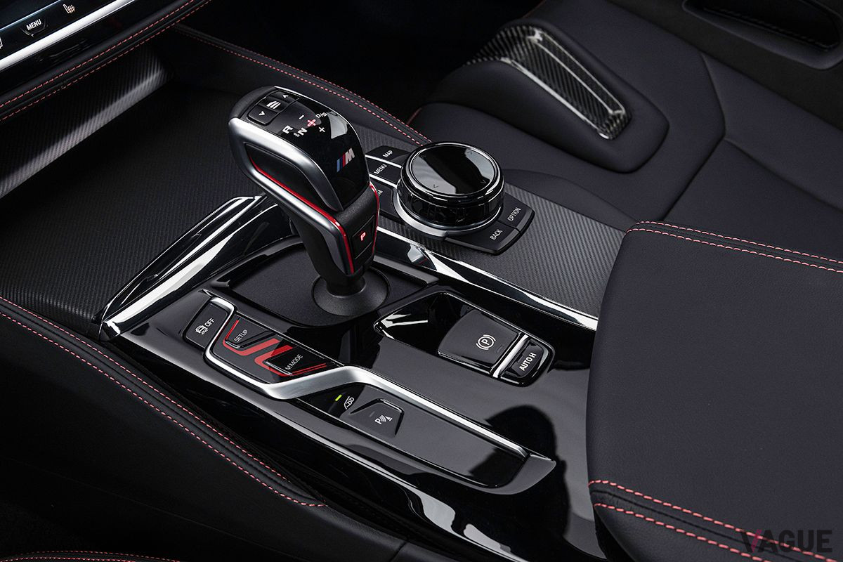 BMW「M5 CS」のシフトセレクター。トランスミッションは8速Mステップトロニック（8速AT）