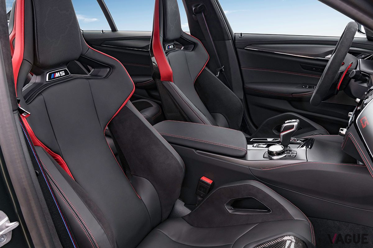 BMW「M5 CS」のフロントシート。カーボン製