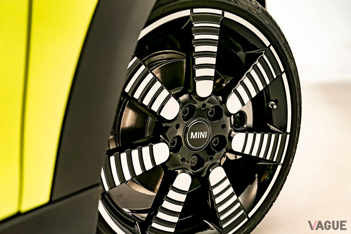 改良新型MINIの新デザインアルミホイール