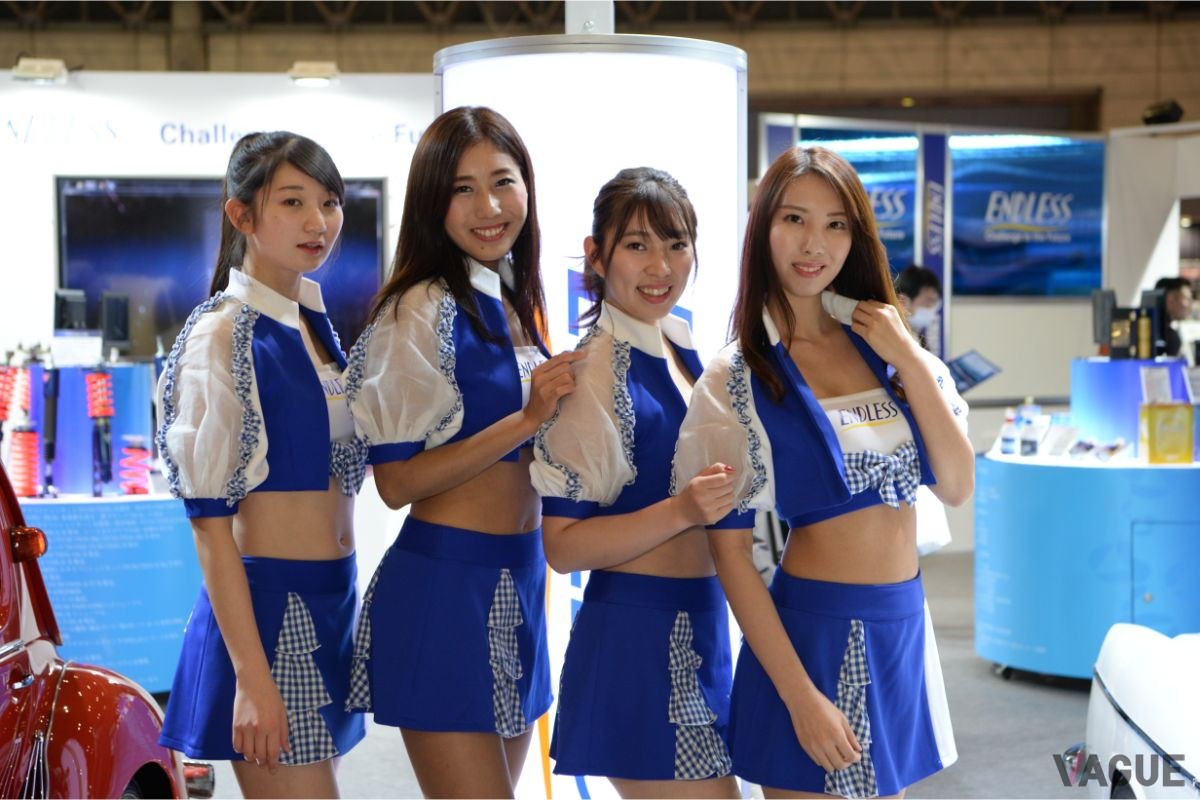 華やかなコンパニオンも東京オートサロンの魅力のひとつだ