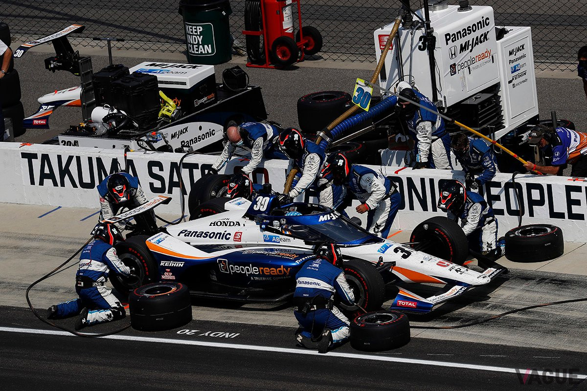 2020年8月に開催された第104回インディ500の様子。カーナンバー「30」がレイホール・レターマン・ラニガン・レーシングの佐藤琢磨選手のマシン