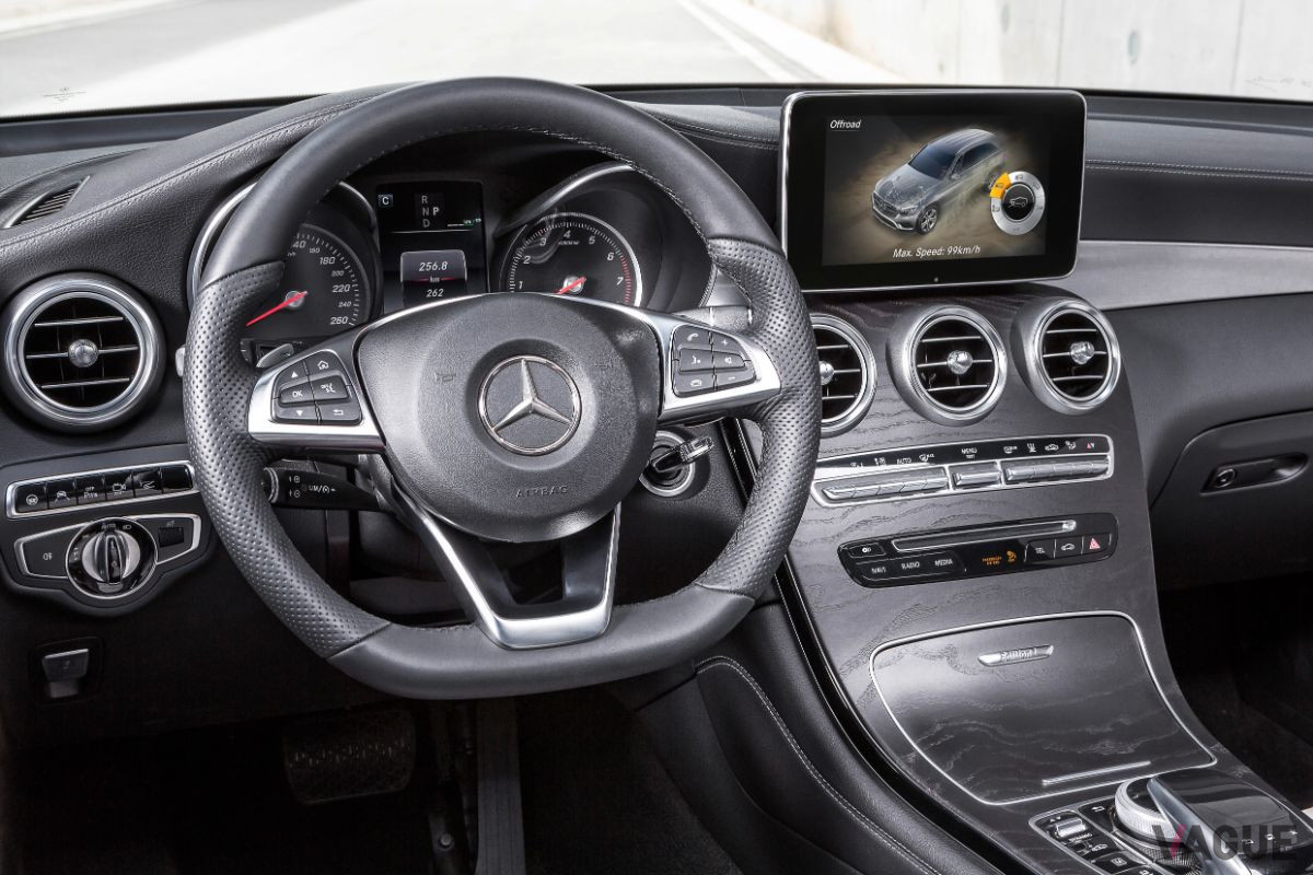 メルセデス・ベンツ新型「GLC350e 4MATIC」のインパネ