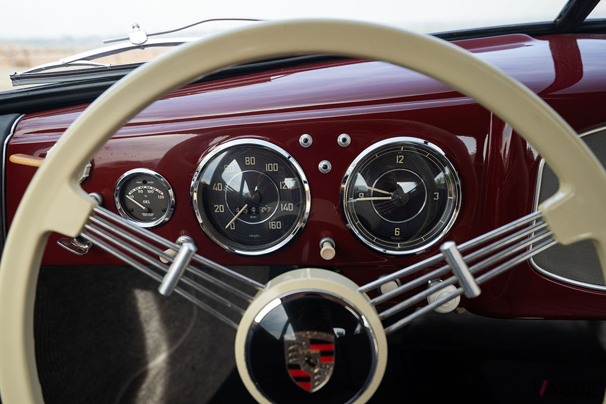 およそ3400万円で落札されたポルシェ「356クーペbyロイター」（C）2020 Courtesy of RM Sotheby's