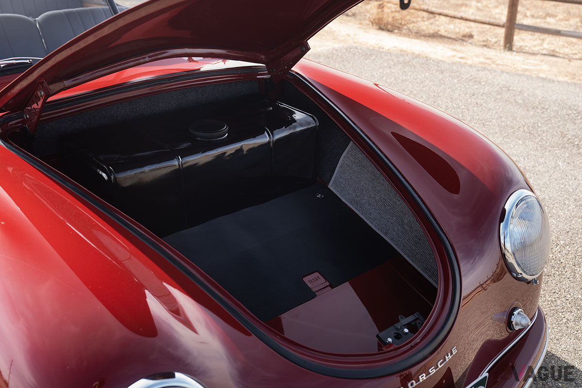 およそ3400万円で落札されたポルシェ「356クーペbyロイター」（C）2020 Courtesy of RM Sotheby's
