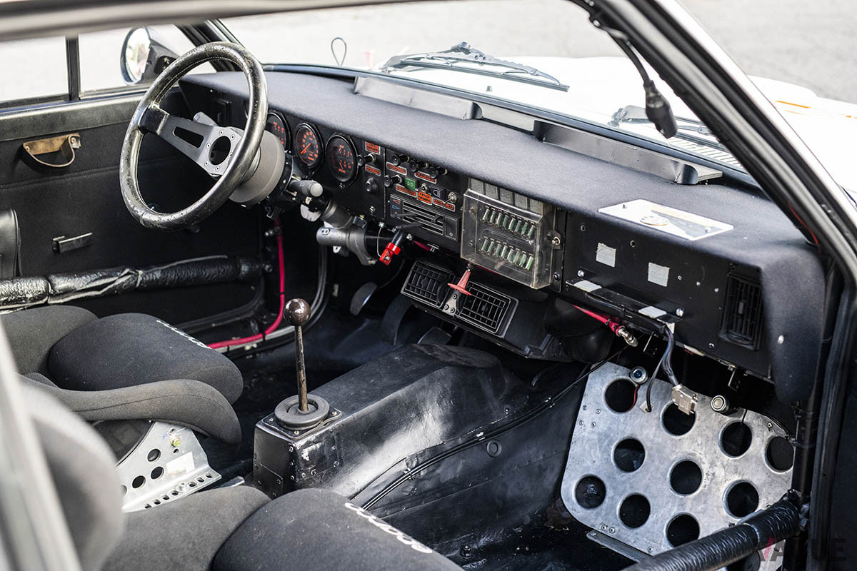 歴戦を物語るフィアット「131アバルトラリー」のコックピット（C）2020 Courtesy of RM Sotheby's
