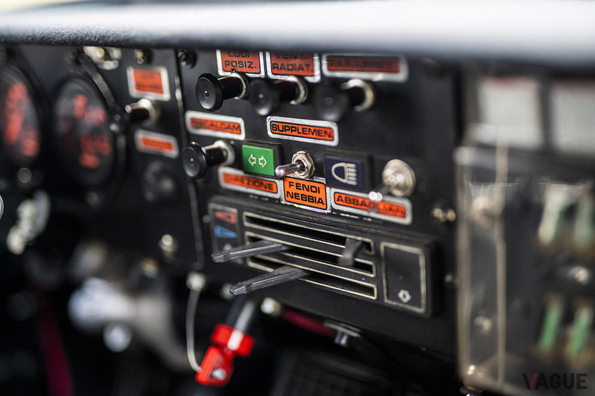 歴戦を物語るフィアット「131アバルトラリー」のコックピット（C）2020 Courtesy of RM Sotheby's