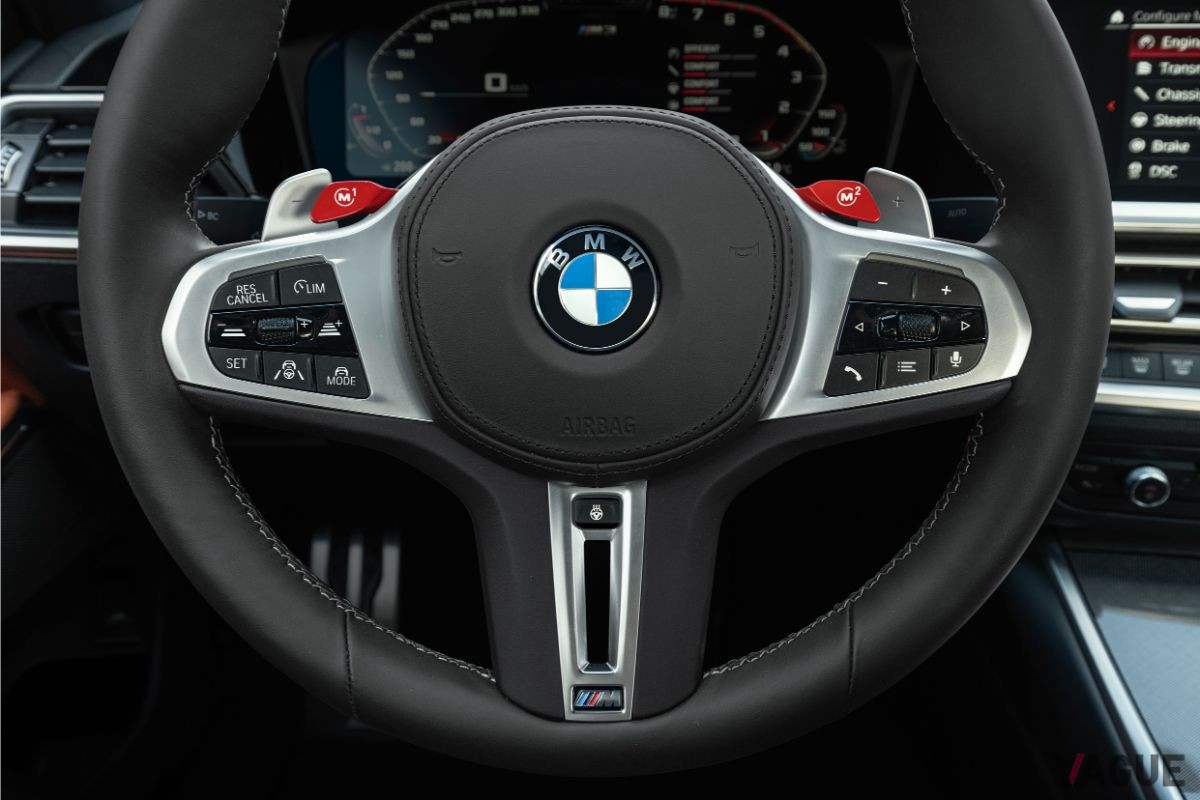 BMW新型「M3セダン」のステアリングホイール
