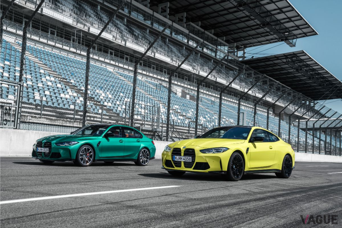 BMW新型「M3セダン」（写真左）と「M4クーペ」（写真右）