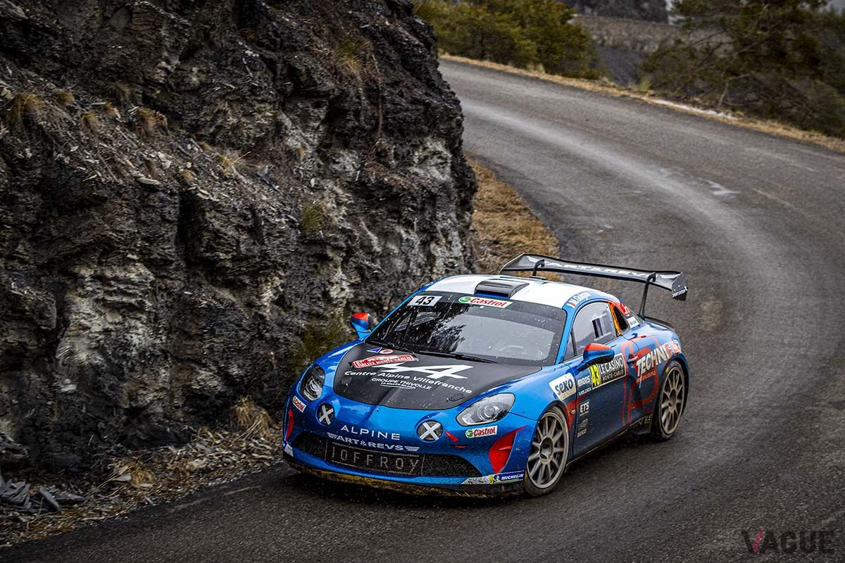 クラス優勝を果たしたマヌ・ギグー選手／アレクサンドル・コリア選手組（#43）のアルピーヌ「A110ラリー」の走り