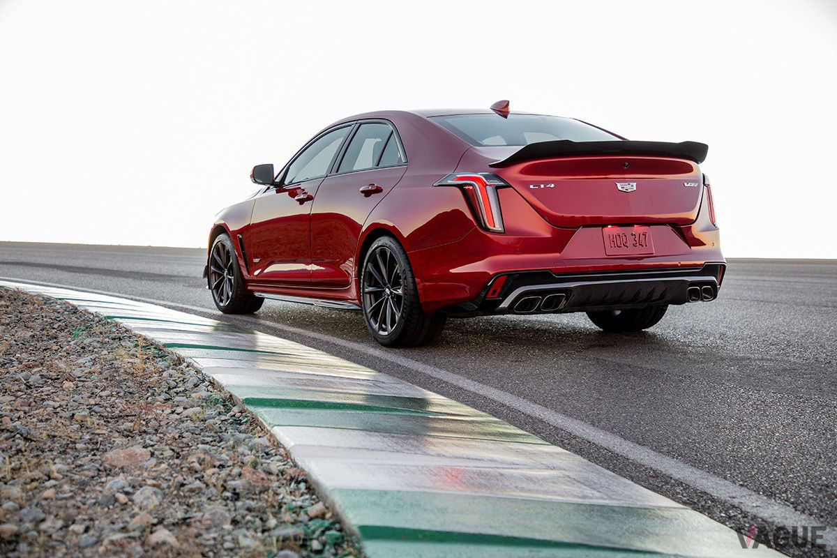 キャデラック「CT4−Vブラックウイング」