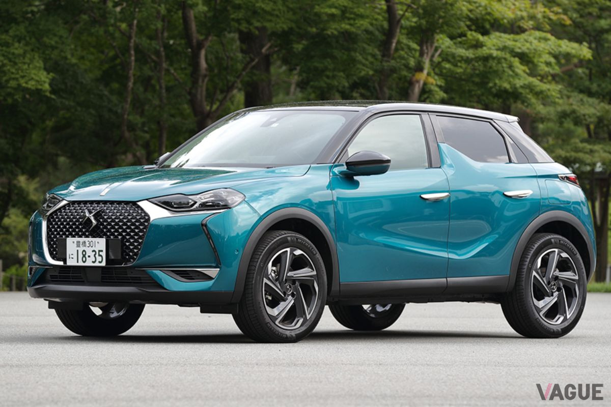 DS3クロスバックのエクステリアは彫像のように彫りが深いデザイン。天候や場所、時間によってさまざまに表情を変える