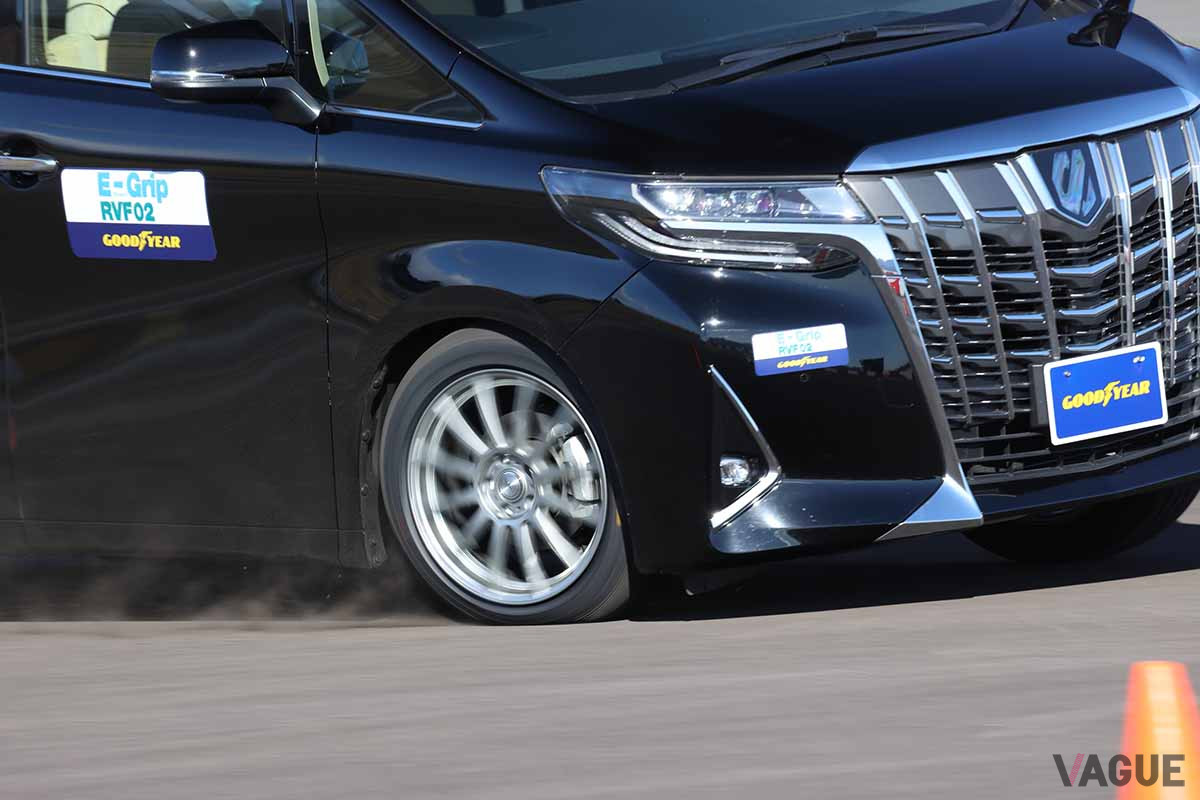 エフィシェントグリップRVF02はリアタイヤのグリップが強く安定した走りだ