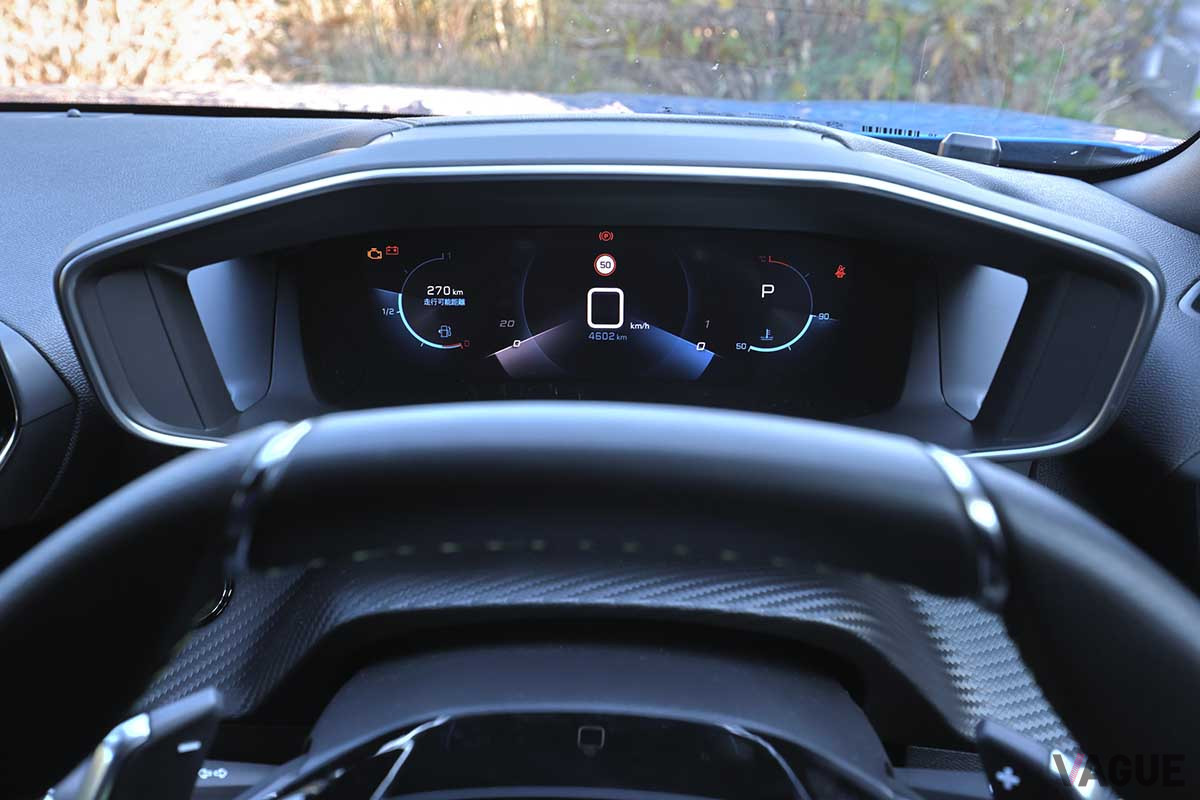 プジョー新型「2008　GT」のデジタルメーター。3Dに見える