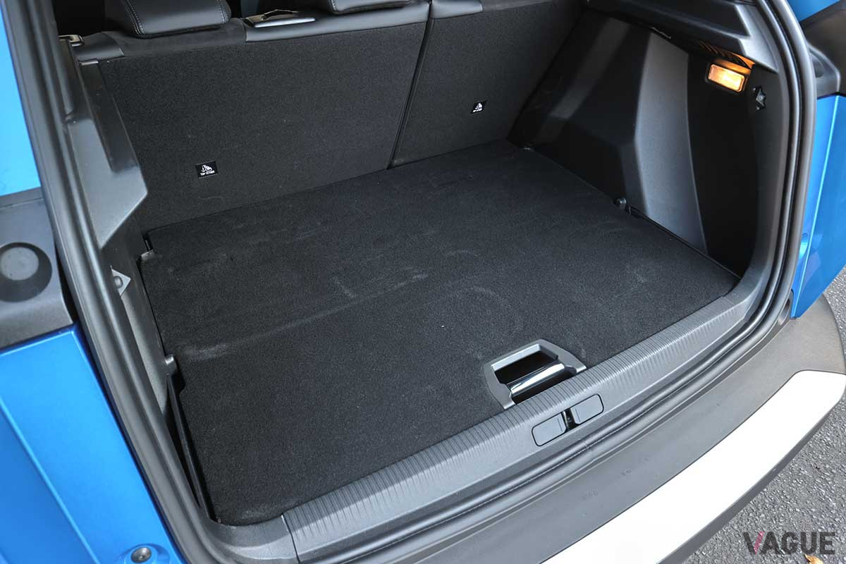 プジョー新型「2008　GT」の通常時荷室容量は434リッター