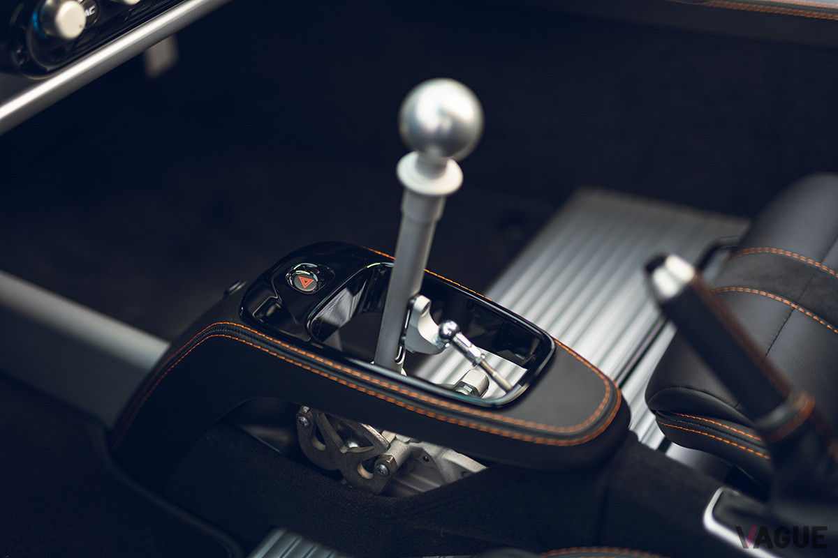 ロータス「エキシージ スポーツ390ファイナルエディション」のシフトノブ