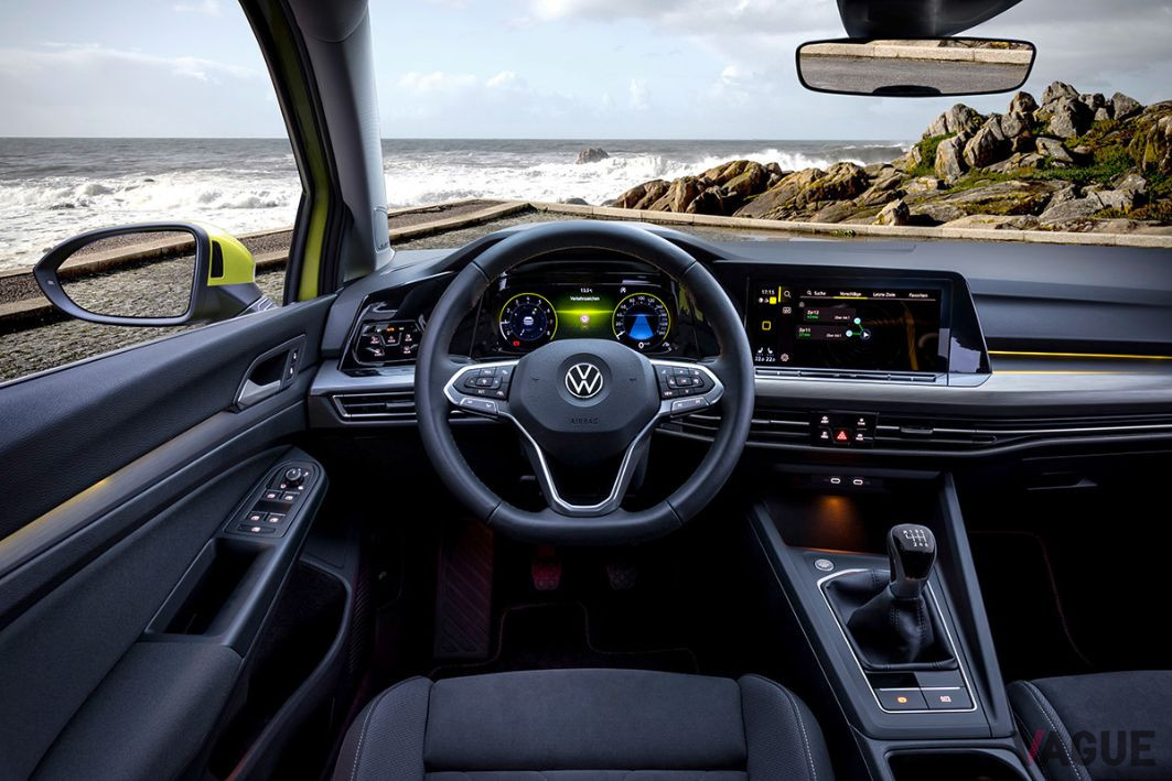 VW新型「ゴルフ8」のインパネ