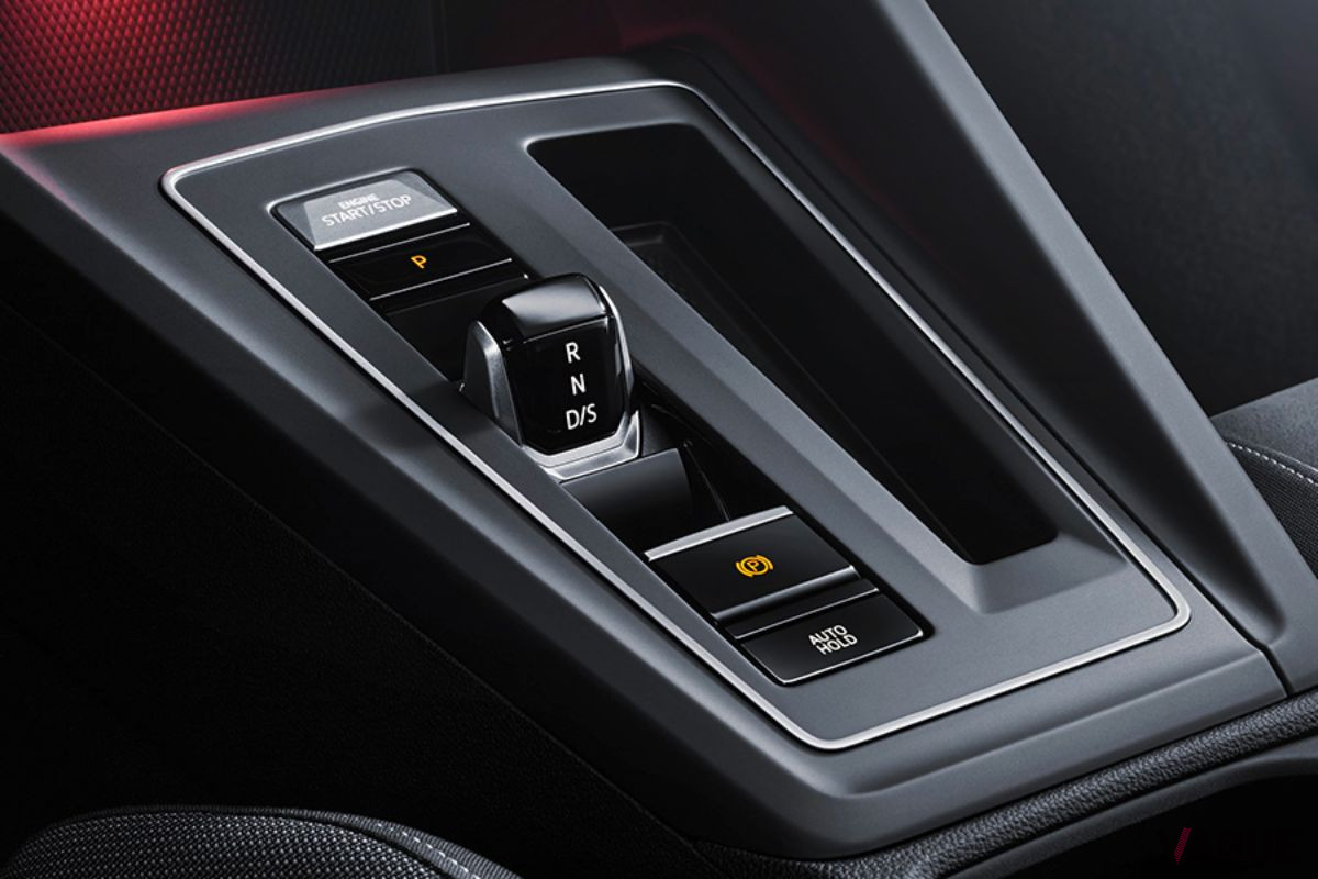 8代目VW新型「ゴルフ」のシフトセレクター