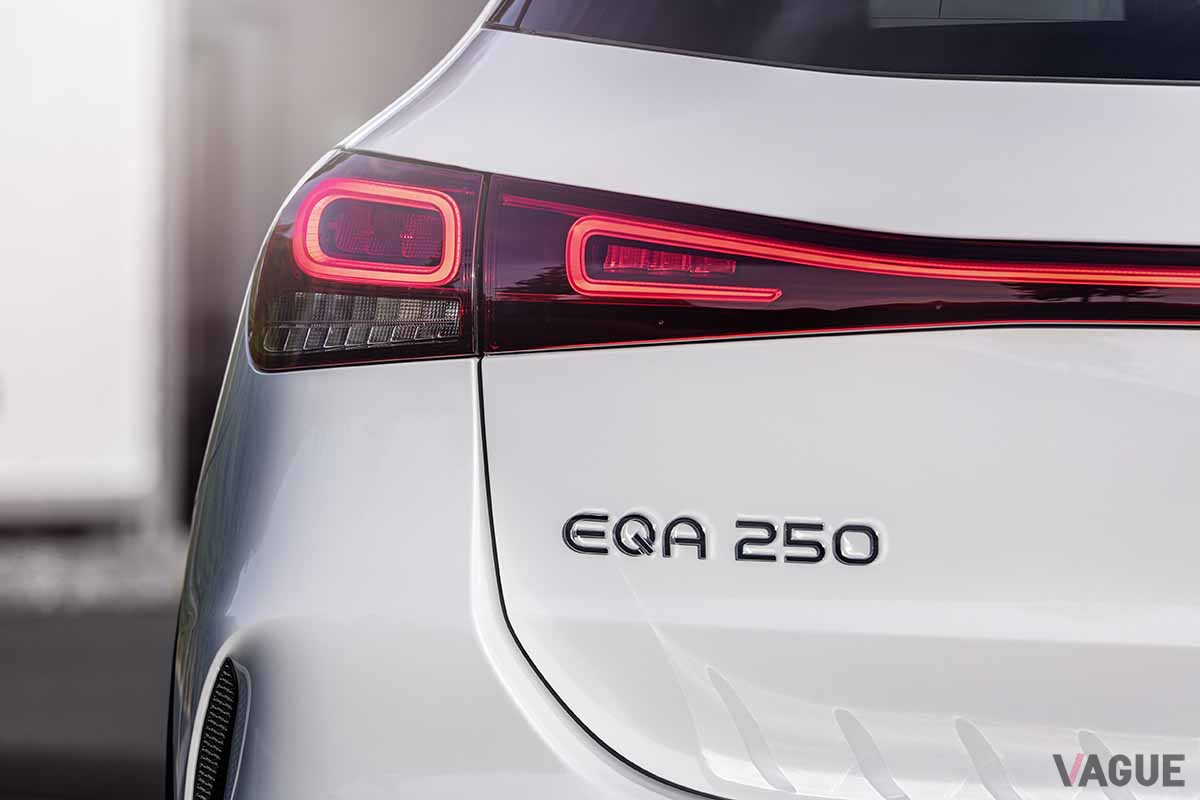 新型メルセデス・ベンツ「EQA250」のエンブレム