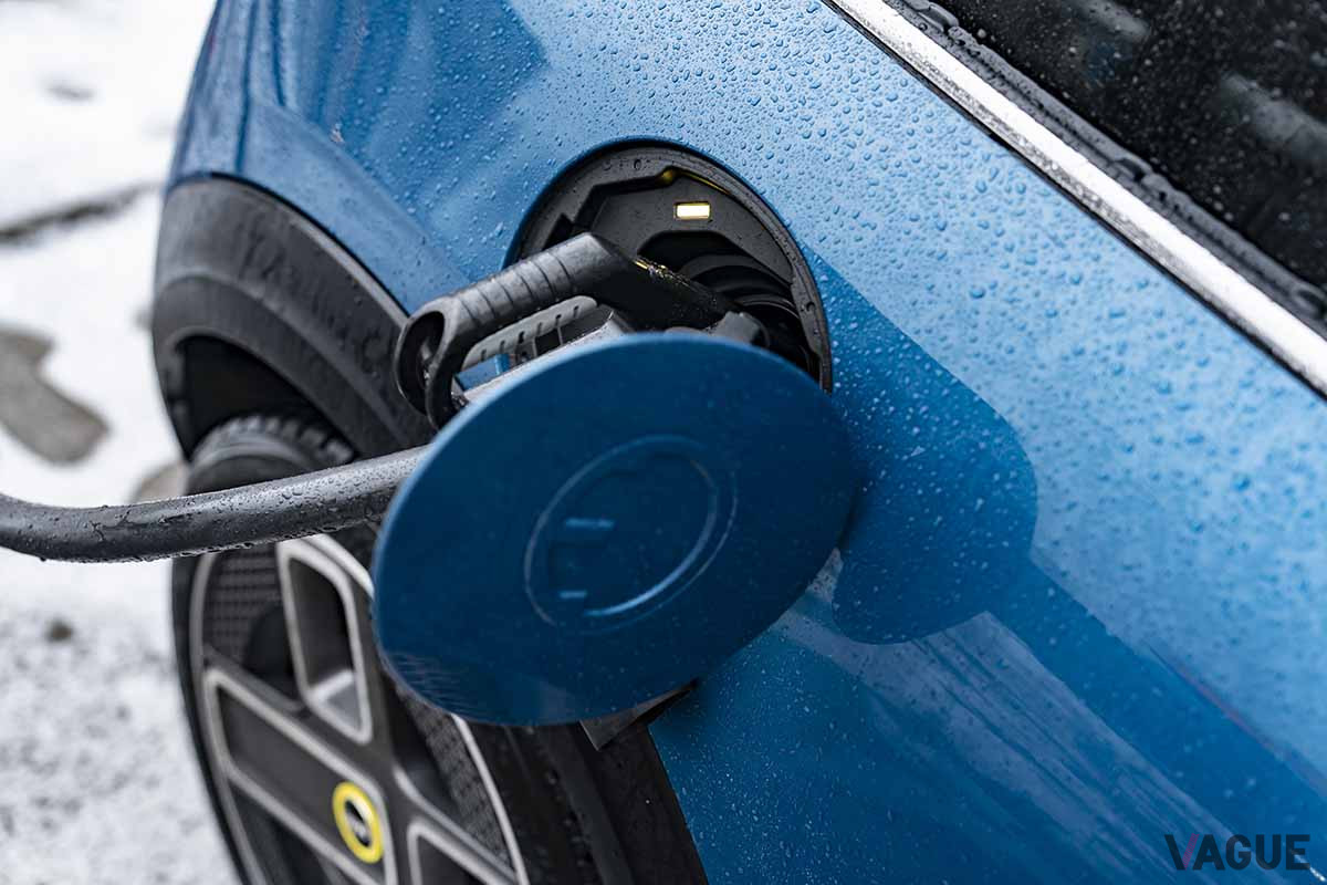 改良新型「ミニクーパーSE」の充電リッド