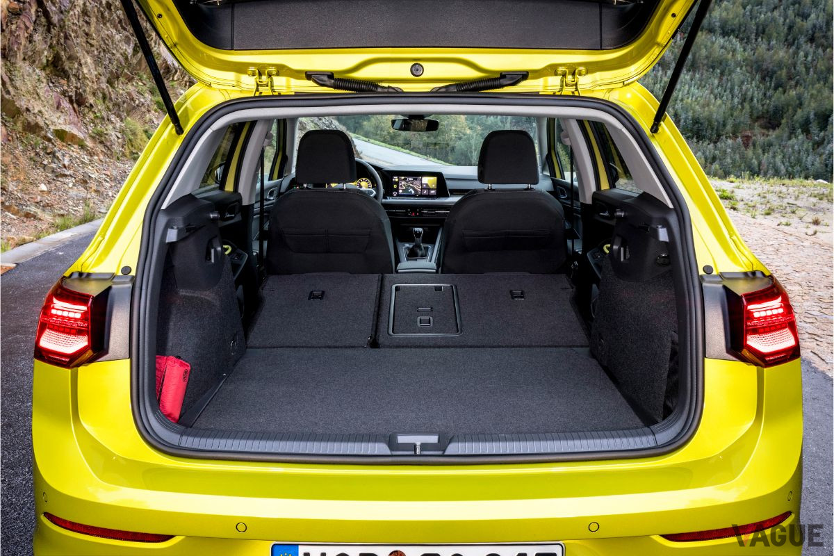 VW新型「ゴルフ」の荷室