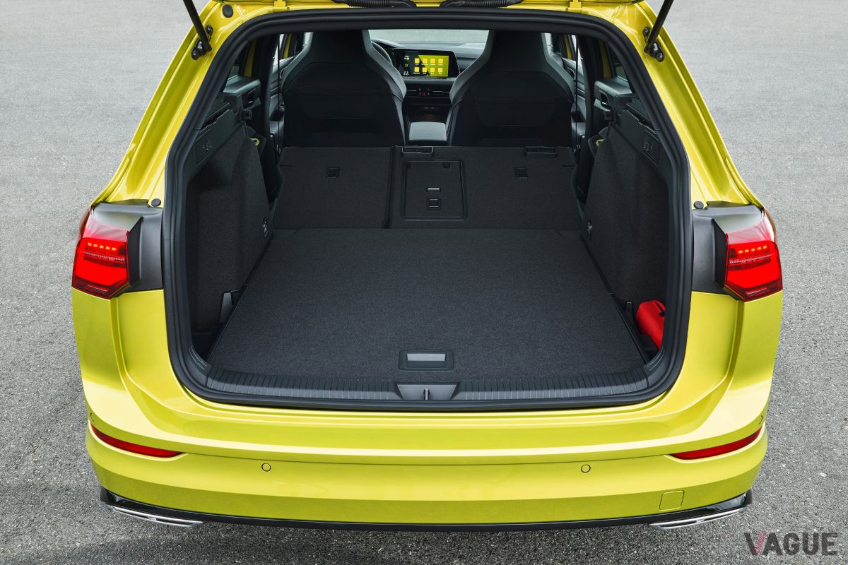 VW新型「ゴルフヴァリアント」の荷室。通常時611リッターと現行モデルより6リッター増え、後席を畳んだ際の最大荷室容量は1642リッターと22リッター増えている