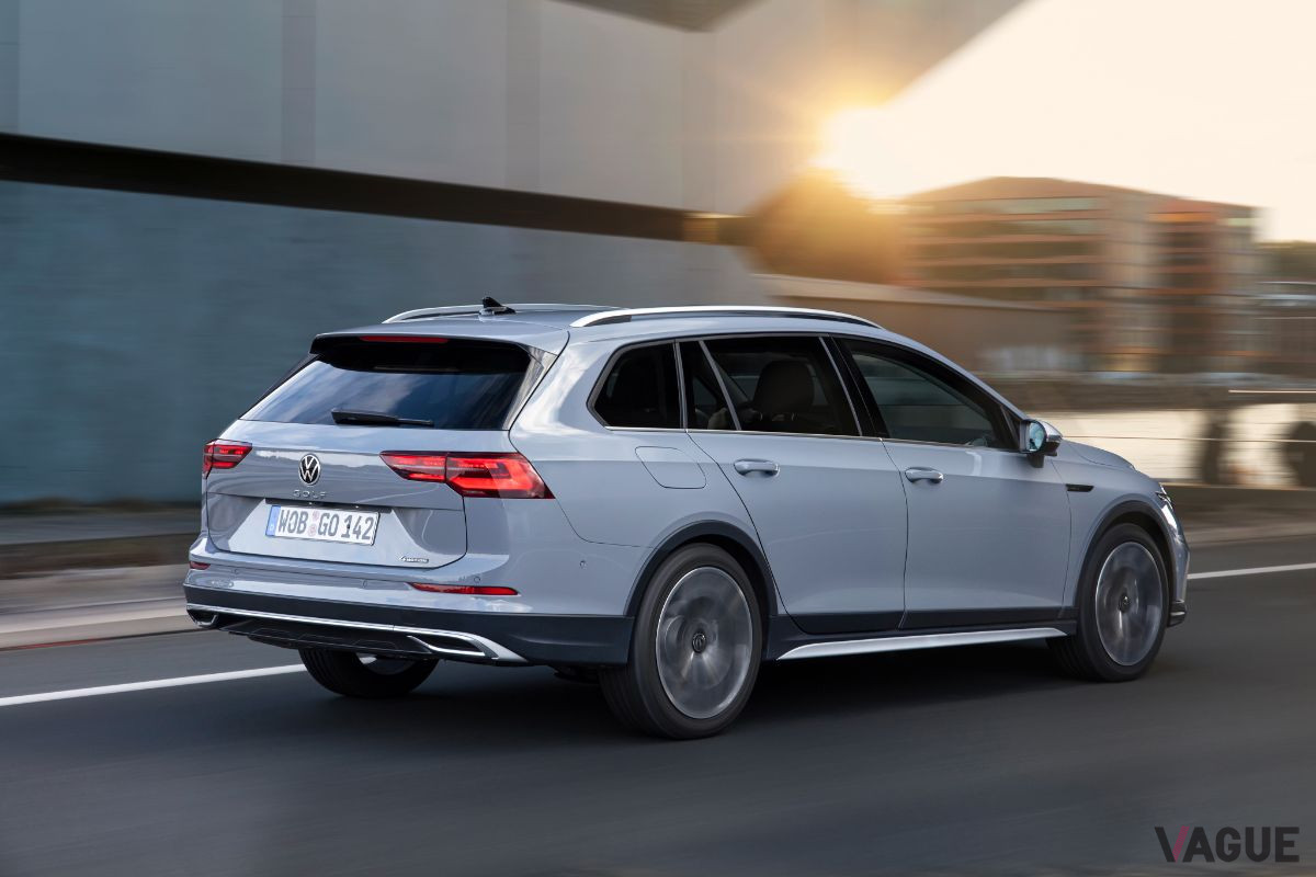 VW「ゴルフ オールトラック」。新型ゴルフヴァリアントベースだが、2021年中には日本で登場することはないだろう