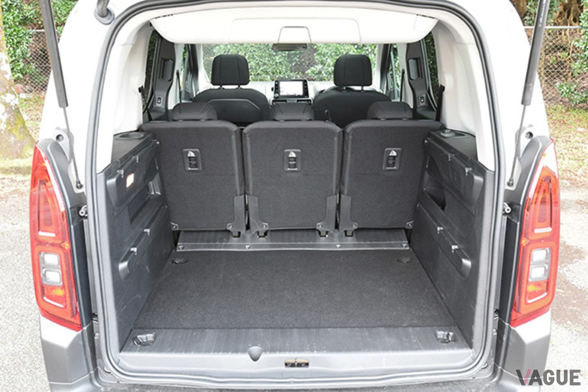 シトロエン「ベルランゴ」の通常時荷室容量は597リッター