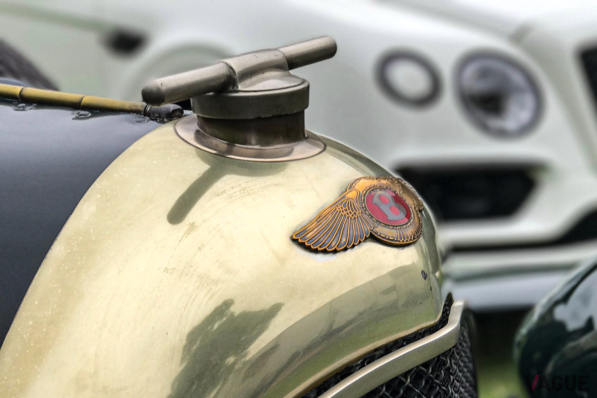 マスコットのないレース用ベントレー