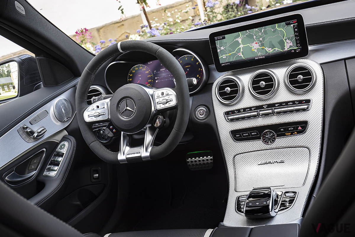 メルセデスAMG「C63S」（2018以降）の運転席まわり