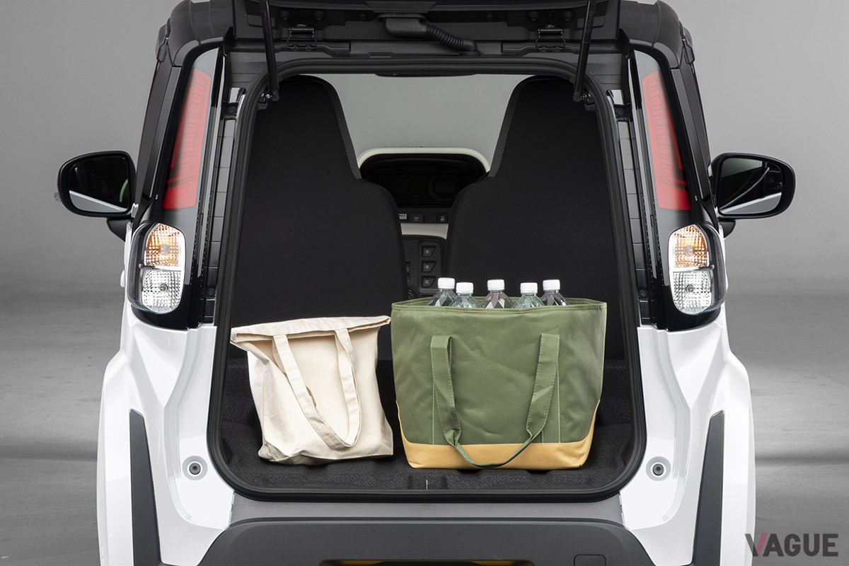 トヨタ「Ｃ+pod」に荷物を搭載した状態