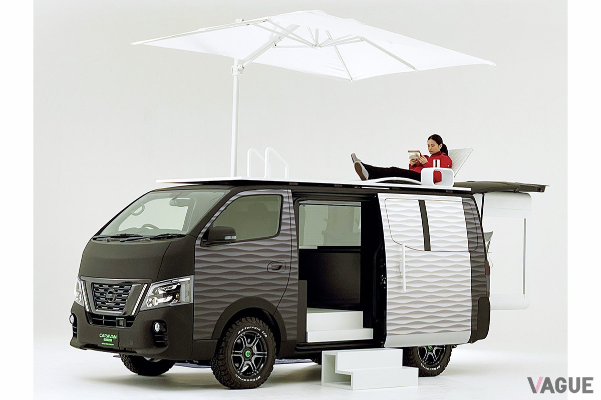 車内からアクセスできる贅沢なルーフバルコニーを用意