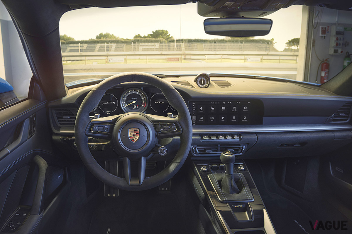 快適装備はそのままに、サーキットでのポテンシャルを引き上げた「911 GT3」
