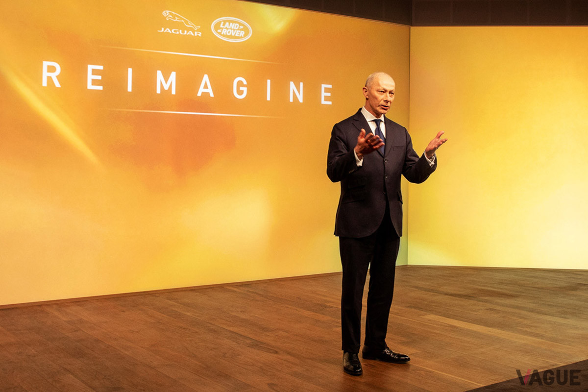 新グローバル戦略「Reimagine」を説明するジャガー・ランドローバーCEOティエリー・ボロレ氏