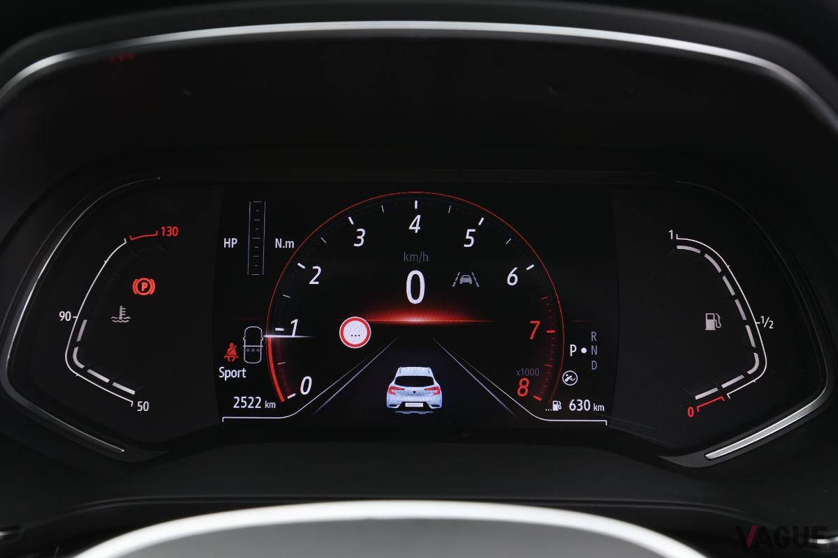 ルノー新型「キャプチャー」のメーター。運転モードにより表示が変わる